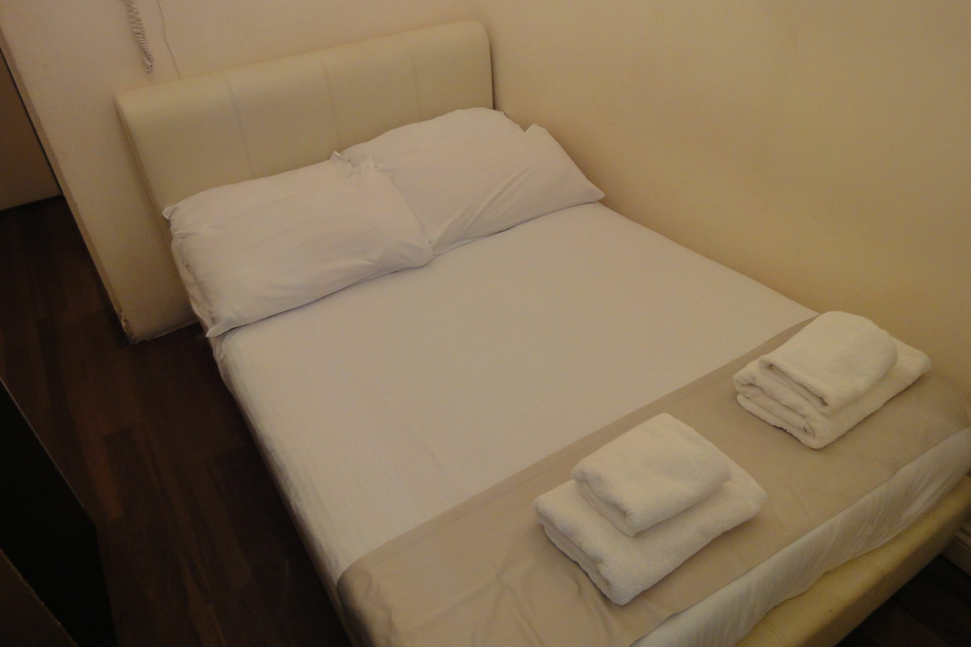 Dylan Apartments Earls Court Лондон Екстер'єр фото