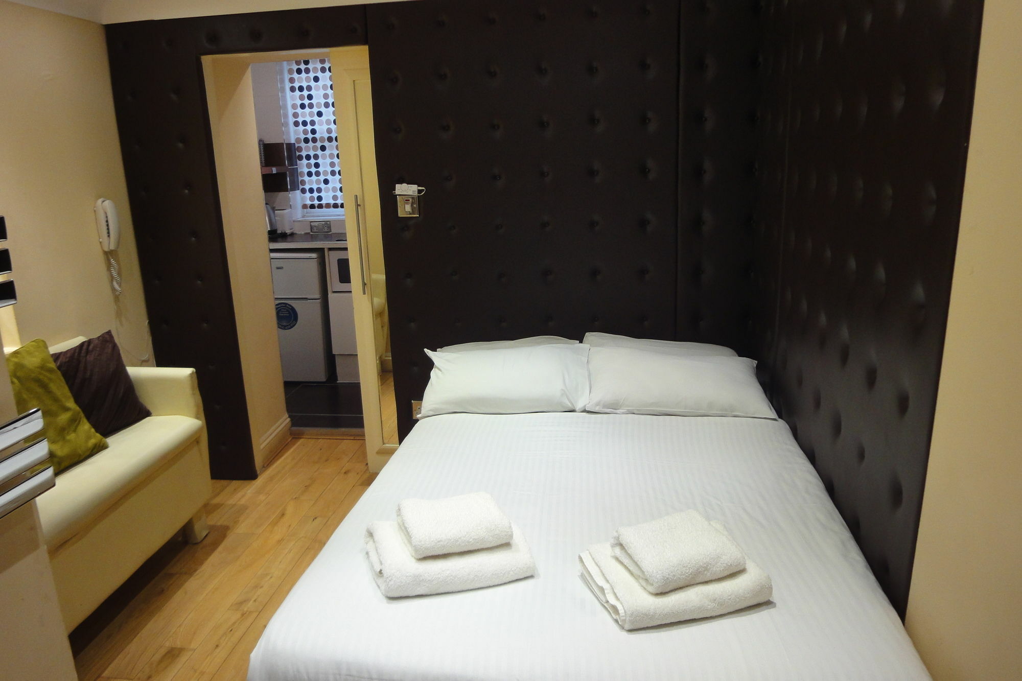 Dylan Apartments Earls Court Лондон Екстер'єр фото