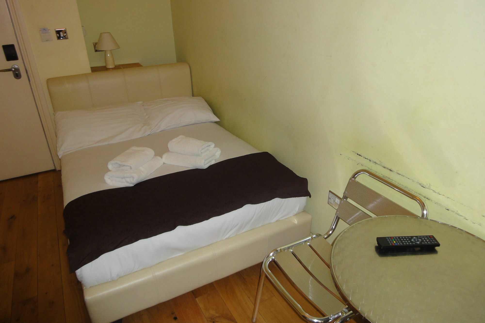 Dylan Apartments Earls Court Лондон Екстер'єр фото