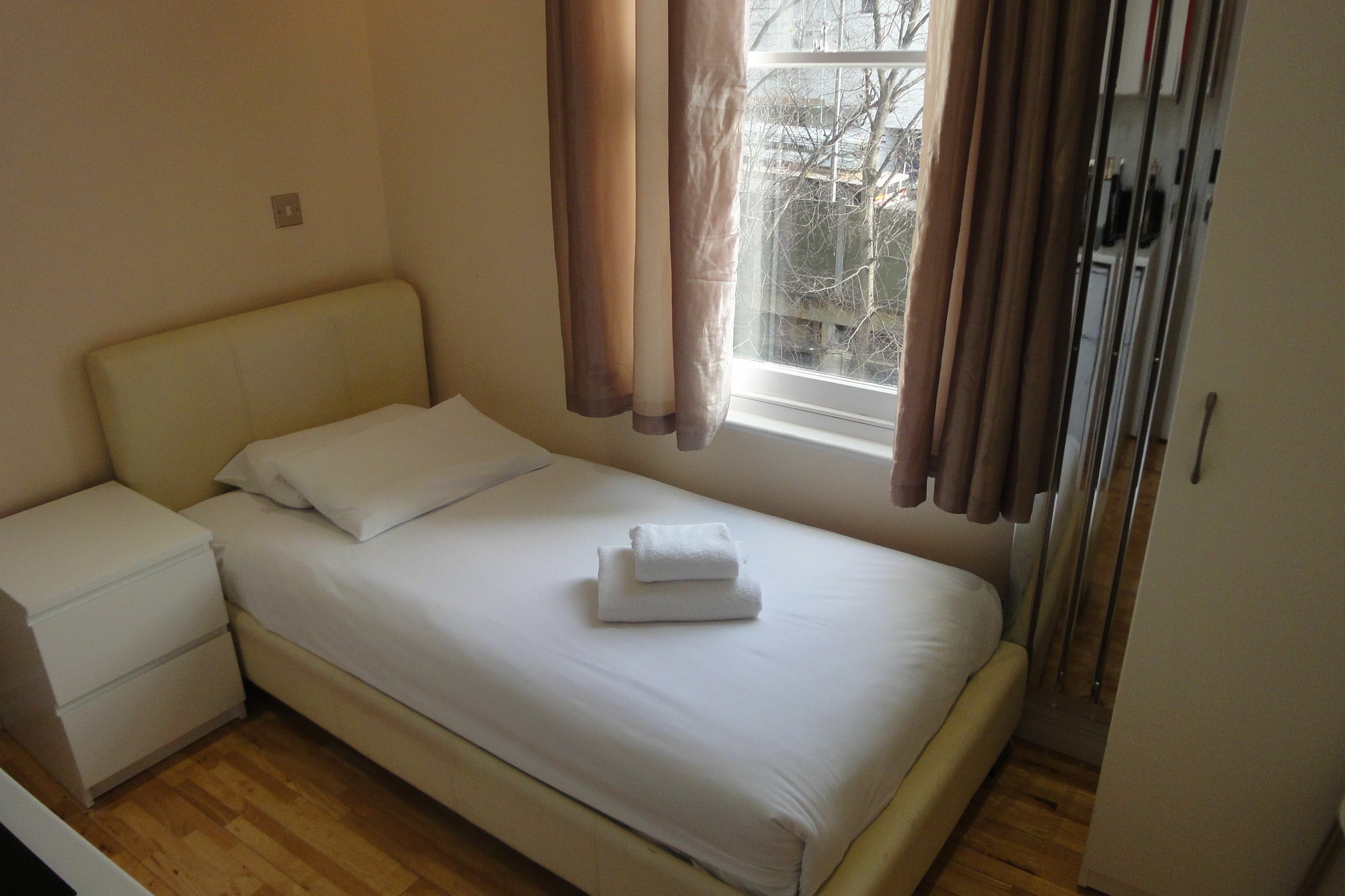 Dylan Apartments Earls Court Лондон Екстер'єр фото