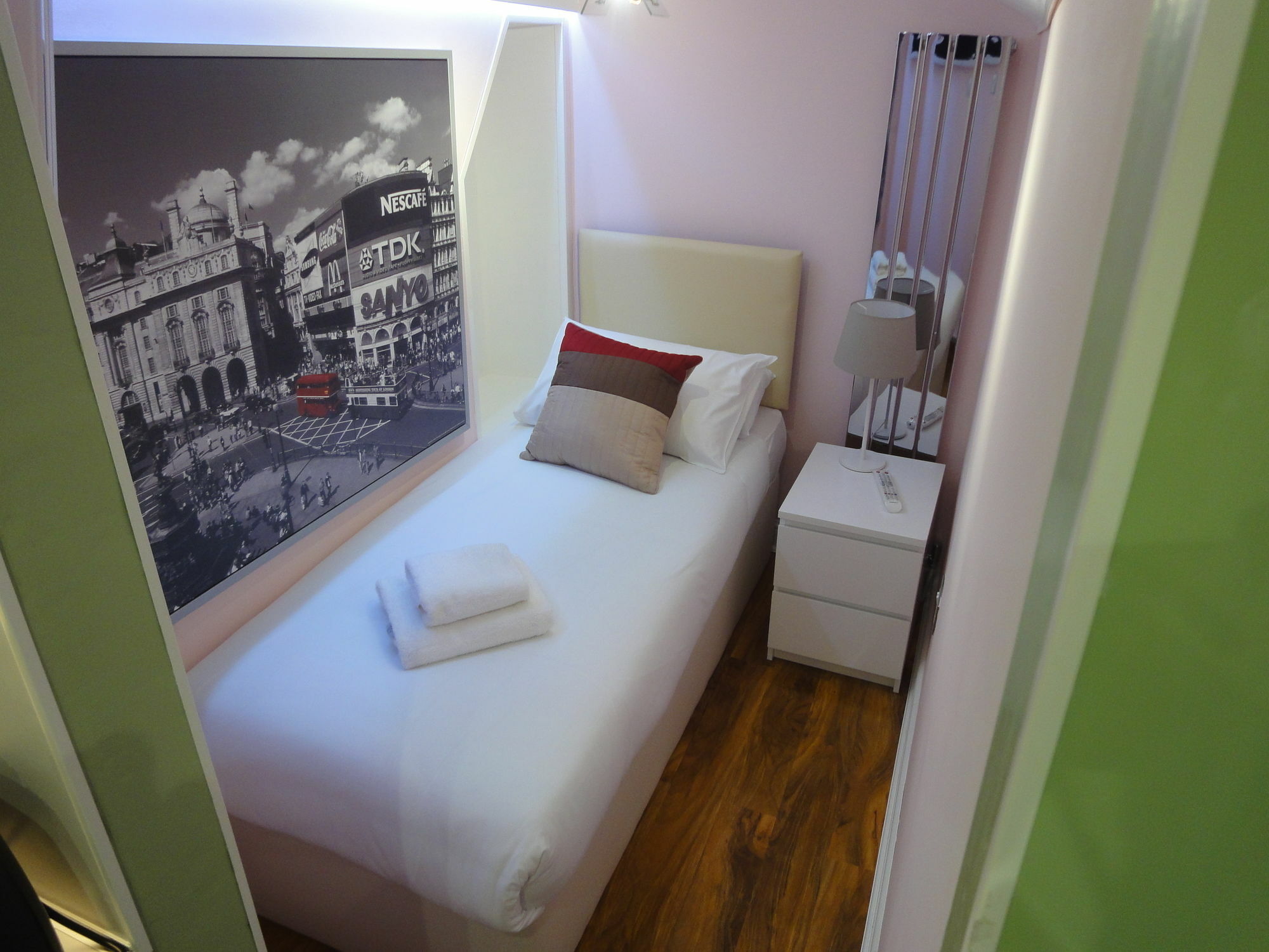 Dylan Apartments Earls Court Лондон Екстер'єр фото