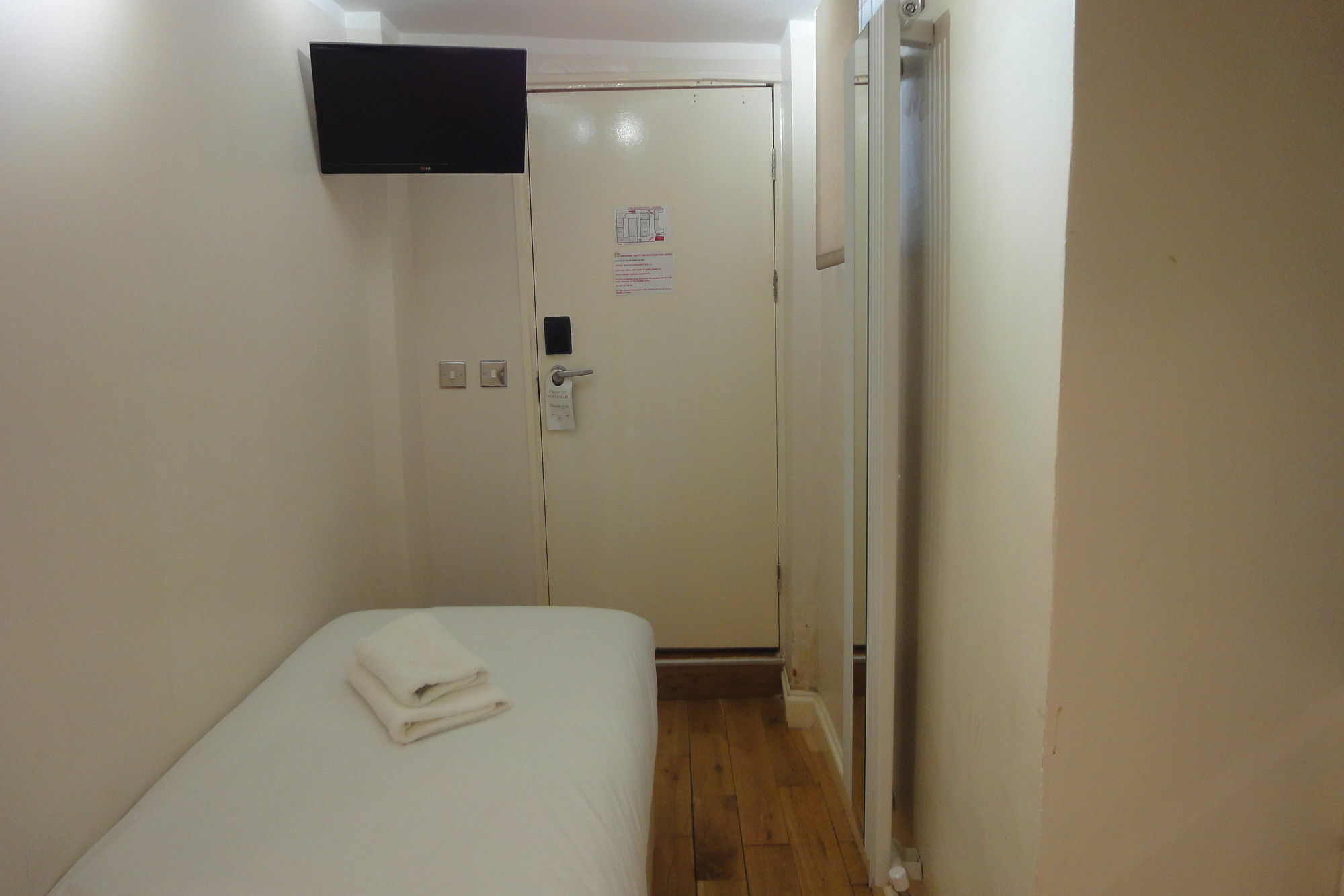 Dylan Apartments Earls Court Лондон Екстер'єр фото