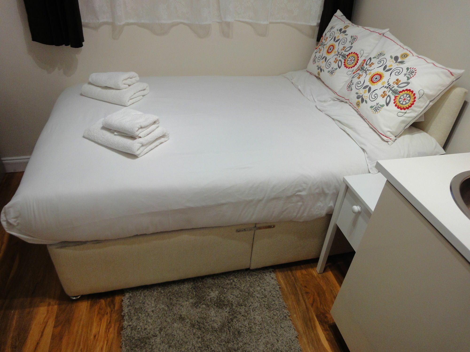 Dylan Apartments Earls Court Лондон Екстер'єр фото
